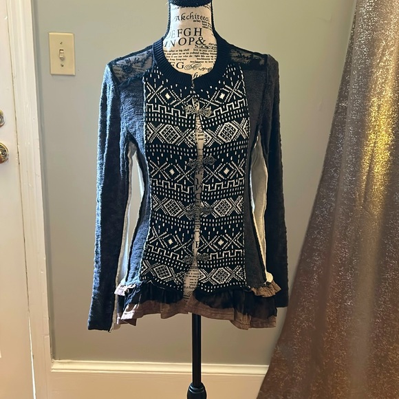 BKE Sweaters - BKE Black and White Geometric Cardigan Sz M